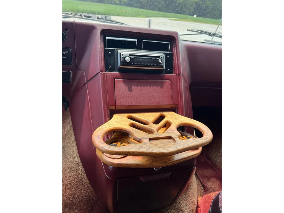 1987 Chevrolet G-Series Van - Image 24 of 31