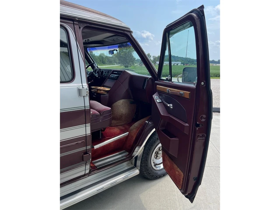 1987 Chevrolet G-Series Van - Image 29 of 31