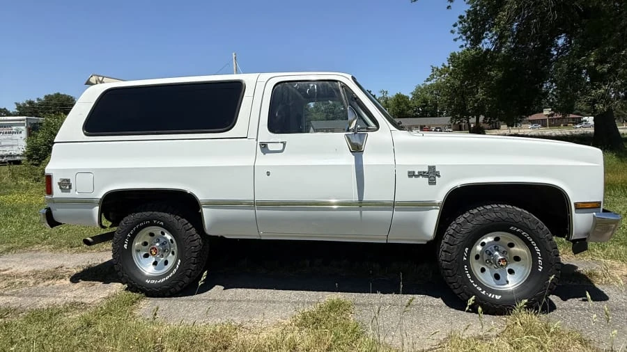 1987 Chevrolet K5 Blazer 2nd Gen - Image 2 of 12
