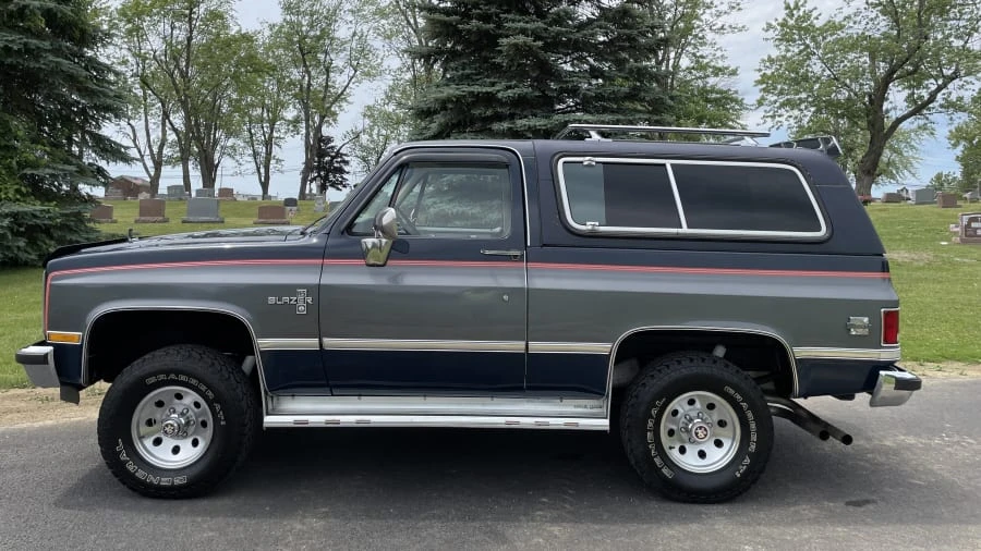 1987 Chevrolet K5 Blazer 2nd Gen - Image 2 of 21