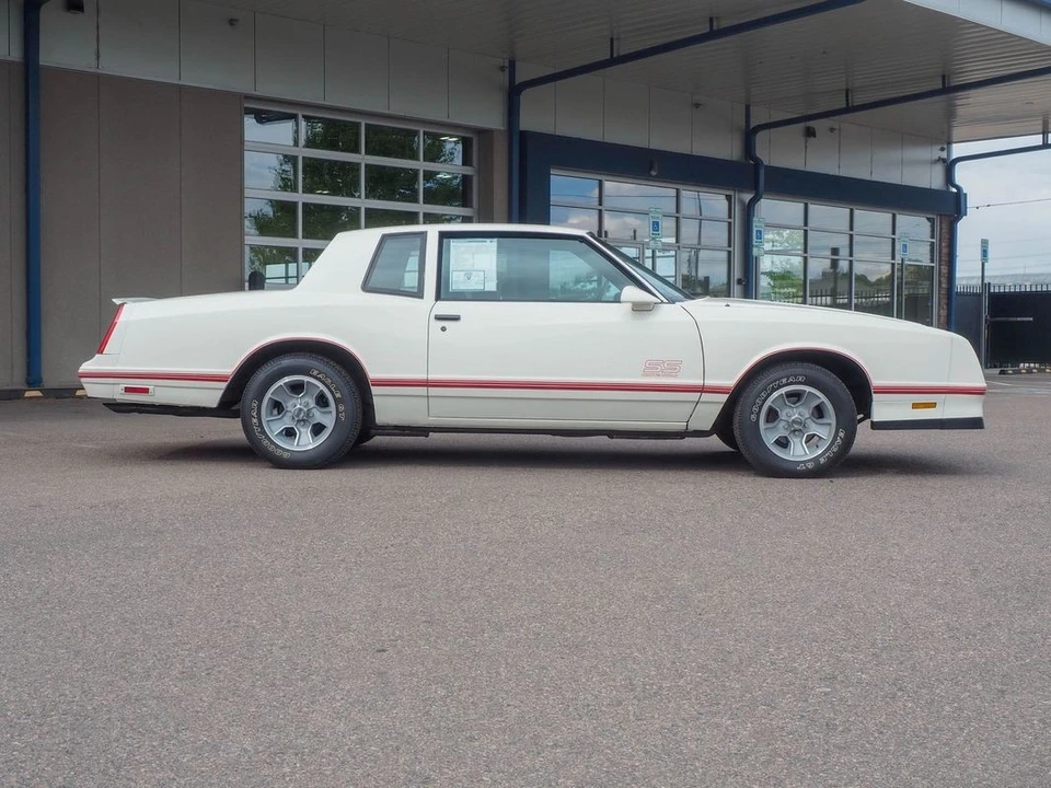 1987 Chevrolet - Image 10 of 31