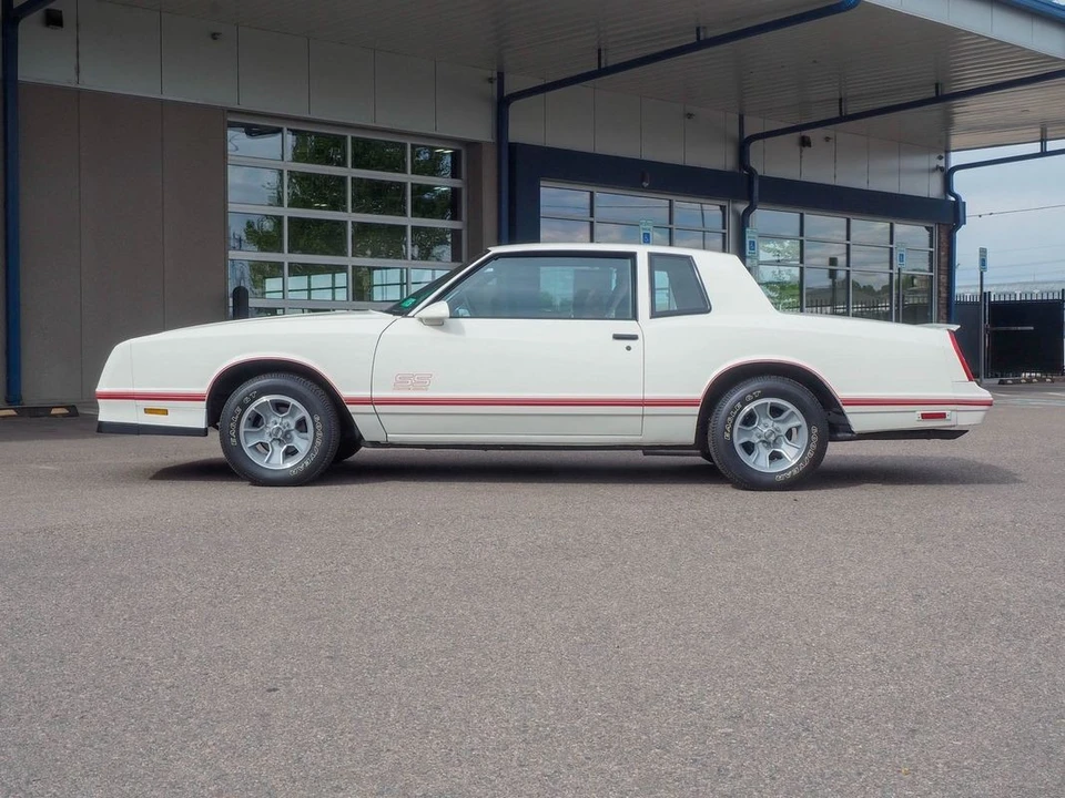 1987 Chevrolet - Image 11 of 31