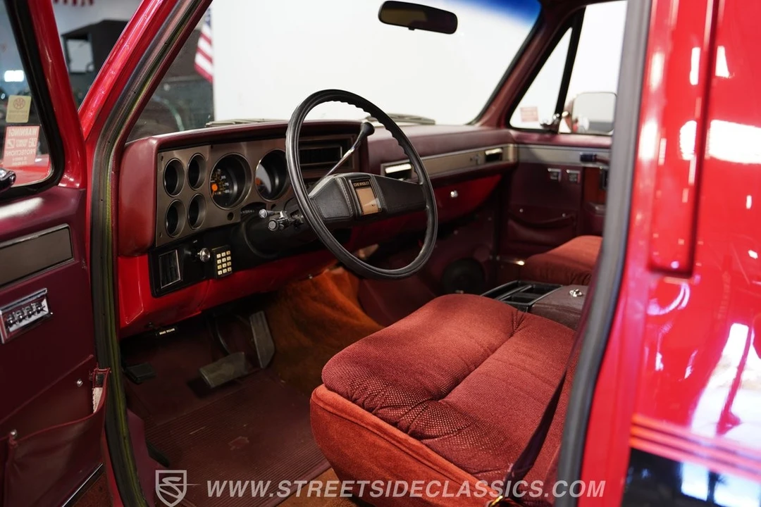 1987 Chevrolet Suburban 7th Gen - Image 5 of 12