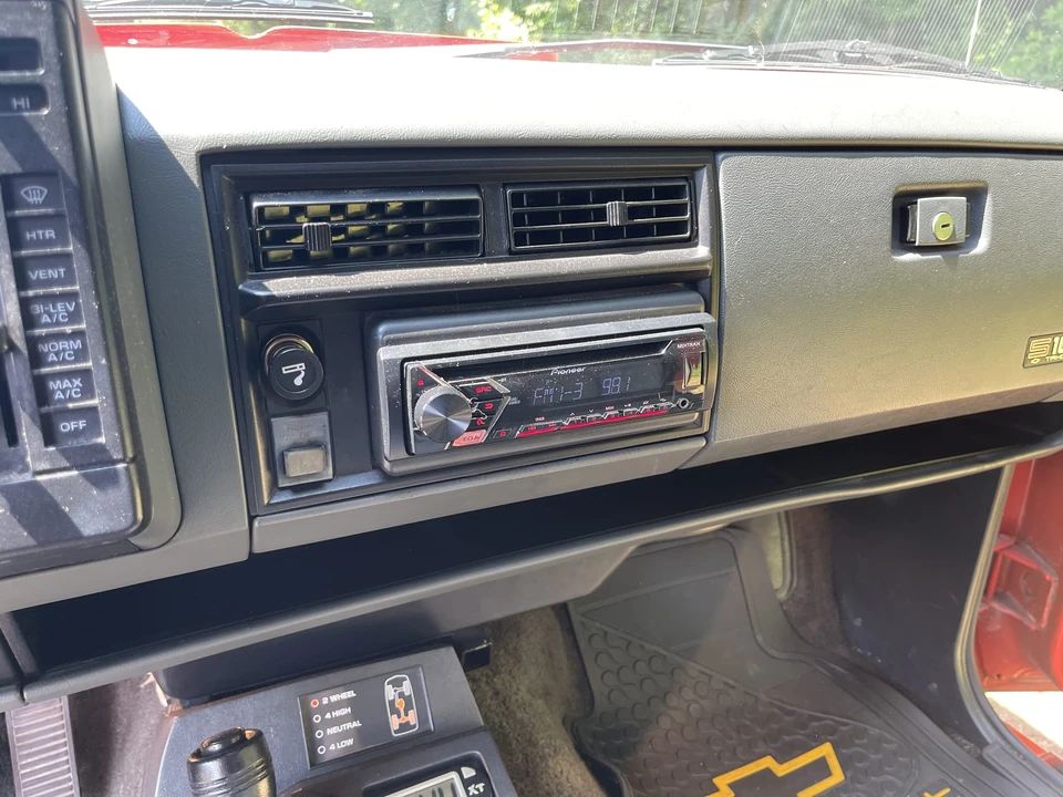 1987 Chevrolet S-10 Blazer 1st Gen - Image 27 of 31