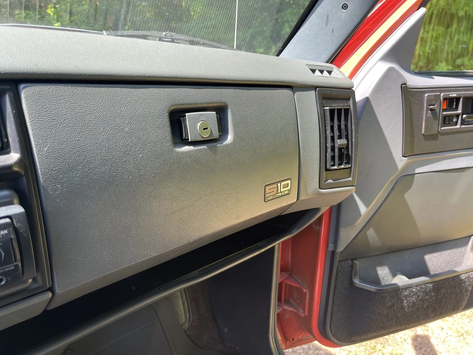 1987 Chevrolet S-10 Blazer 1st Gen - Image 28 of 31