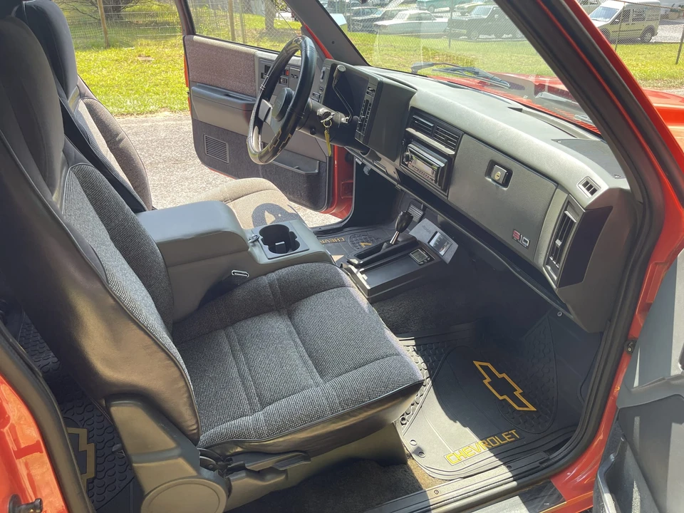 1987 Chevrolet S-10 Blazer 1st Gen - Image 18 of 31