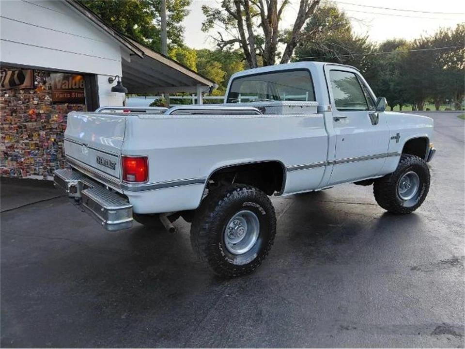 1987 Chevrolet Silverado - Image 2 of 20