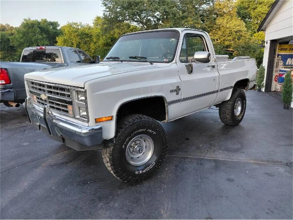 1987 Chevrolet Silverado - Image 3 of 20