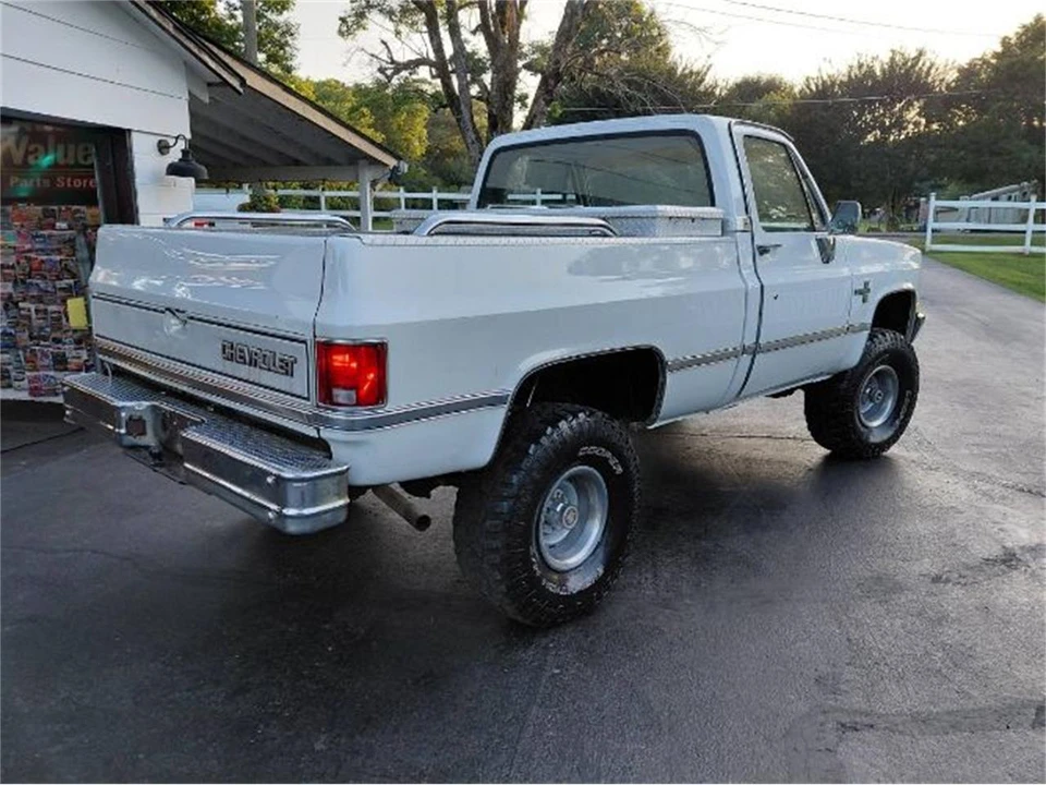 1987 Chevrolet Silverado - Image 4 of 20