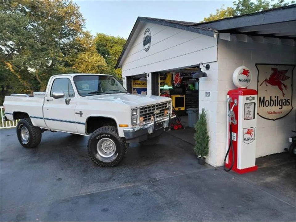 1987 Chevrolet Silverado - Image 17 of 20