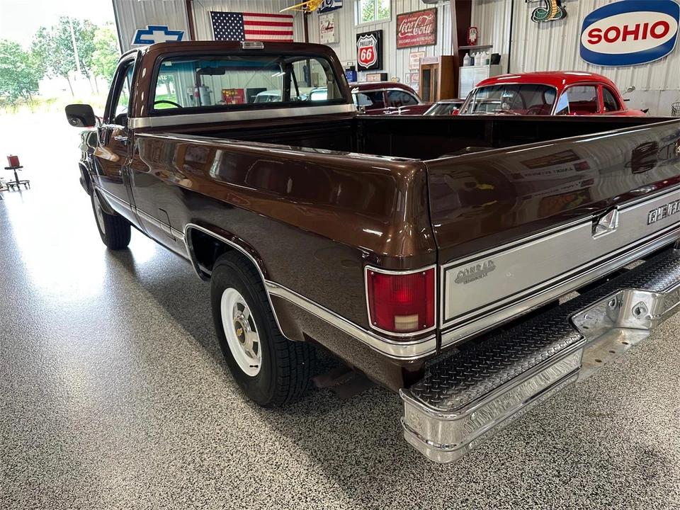 1987 Chevrolet Silverado - Image 2 of 31