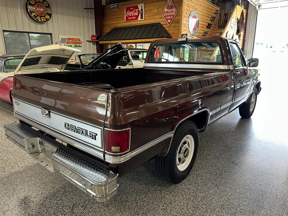 1987 Chevrolet Silverado - Image 4 of 31