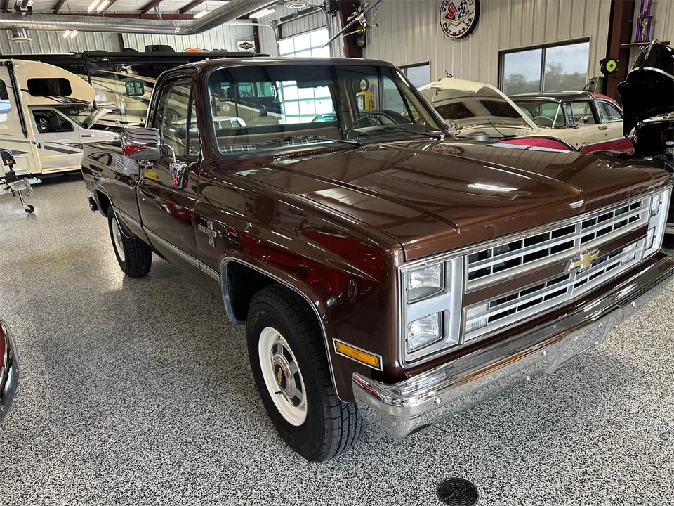 1987 Chevrolet Silverado - Image 5 of 31