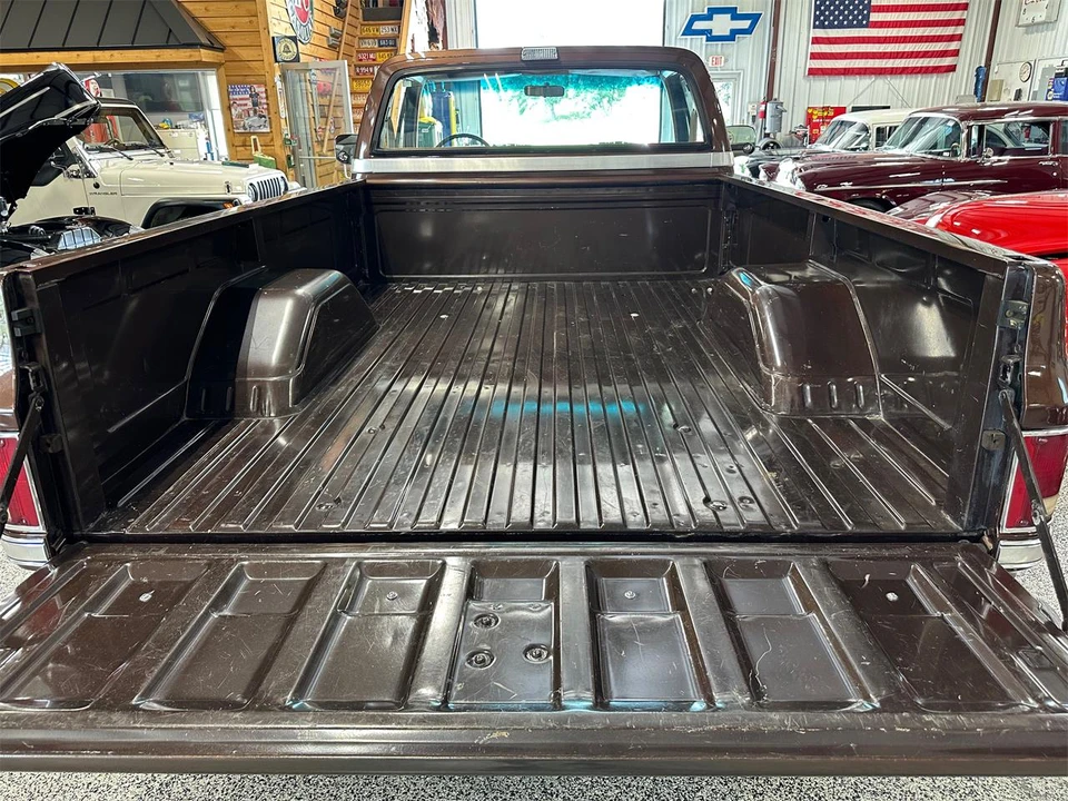 1987 Chevrolet Silverado - Image 8 of 31