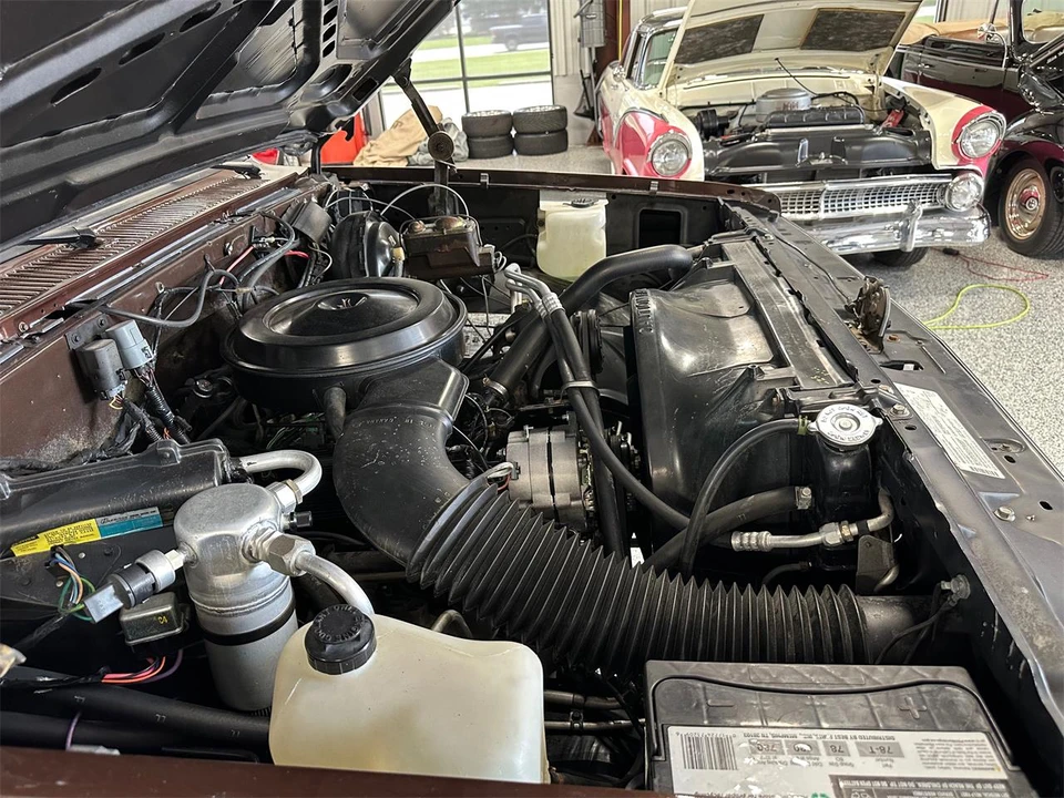 1987 Chevrolet Silverado - Image 21 of 31