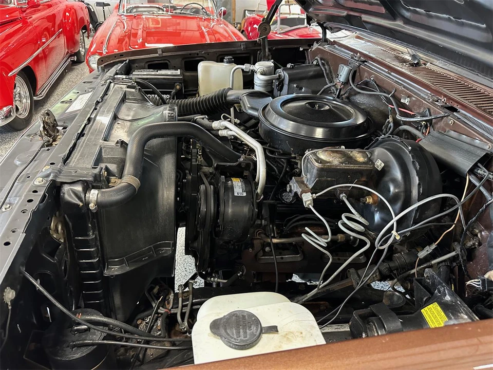 1987 Chevrolet Silverado - Image 22 of 31