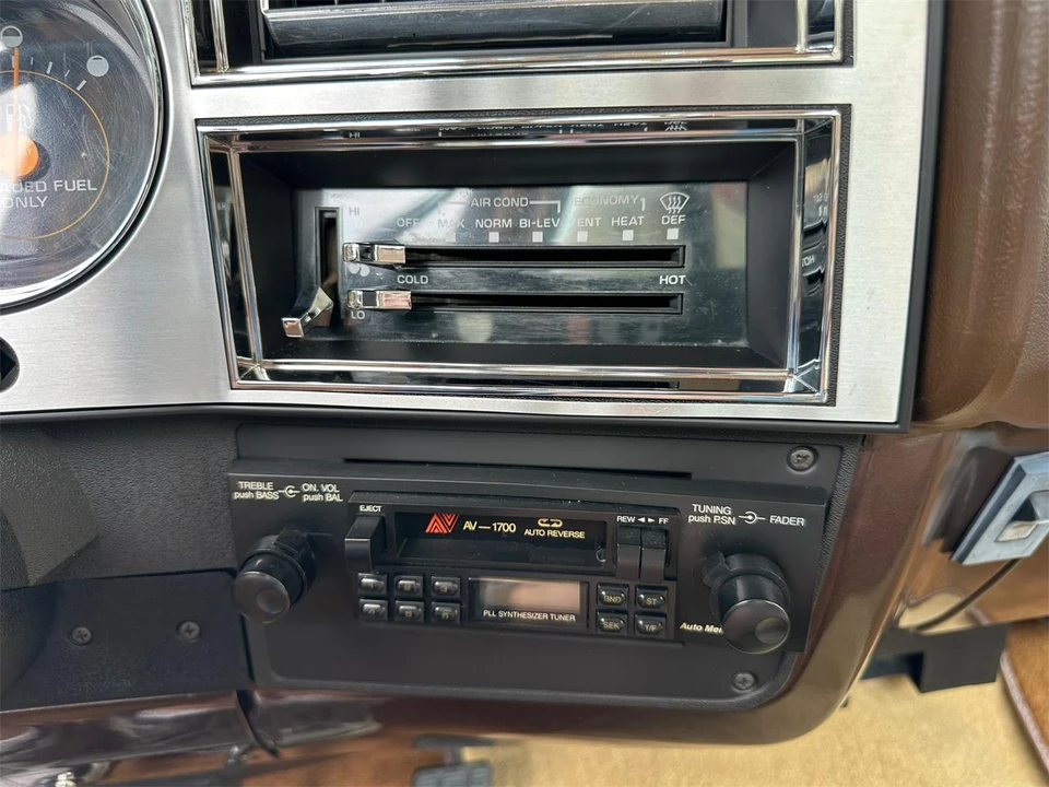 1987 Chevrolet Silverado - Image 26 of 31