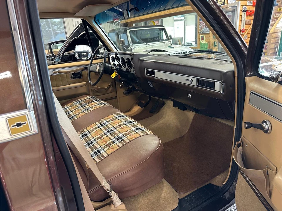1987 Chevrolet Silverado - Image 29 of 31