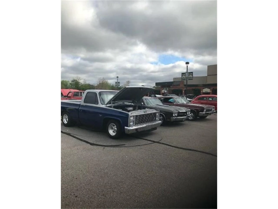 1987 Chevrolet Silverado - Image 2 of 24