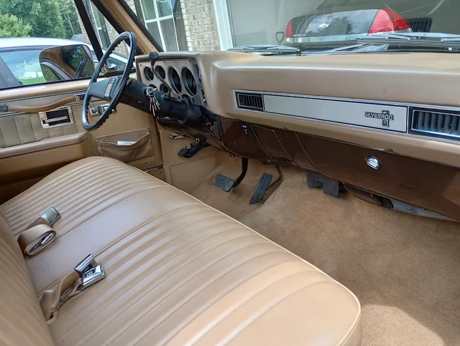 1987 Chevrolet Silverado - Image 10 of 22