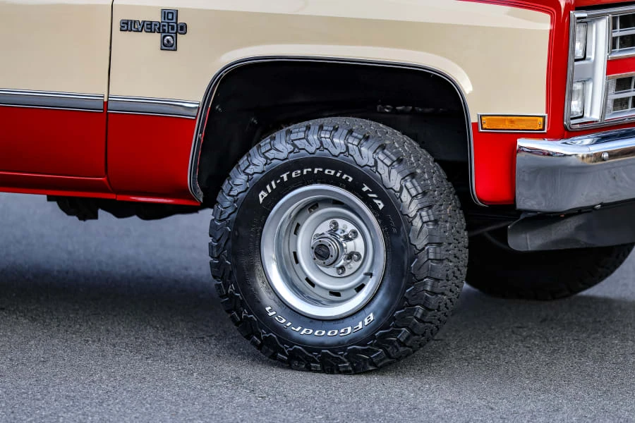 1987 Chevrolet Silverado - Image 18 of 31