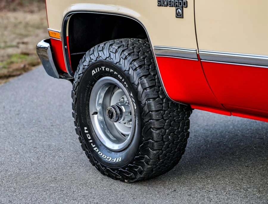 1987 Chevrolet Silverado - Image 15 of 31