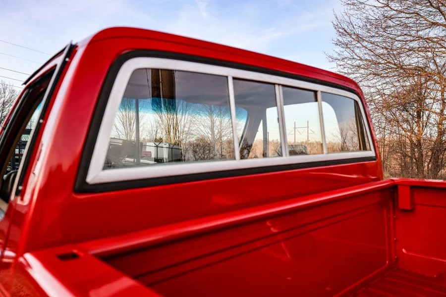 1987 Chevrolet Silverado - Image 16 of 31