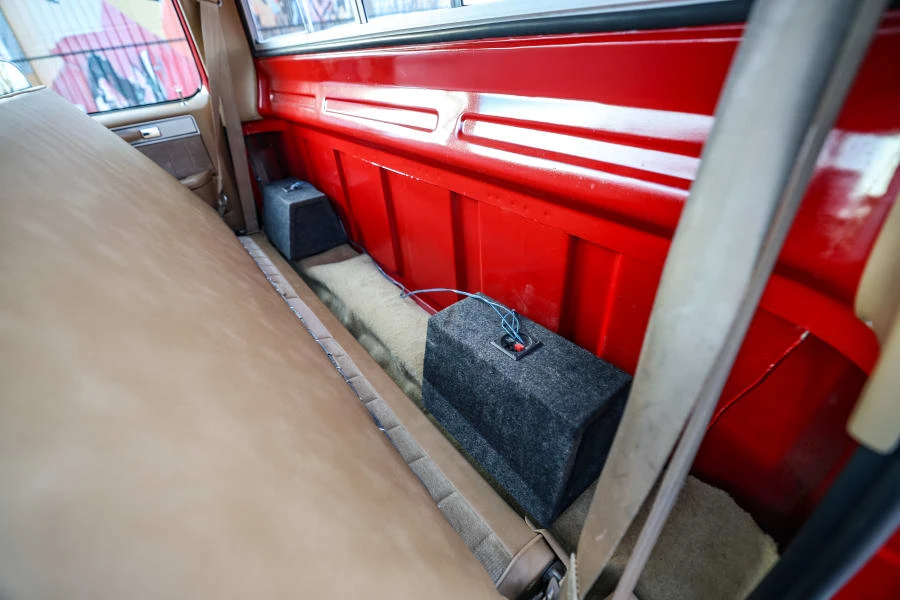 1987 Chevrolet Silverado - Image 28 of 31