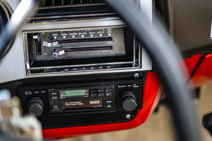 1987 Chevrolet Silverado - Image 26 of 31