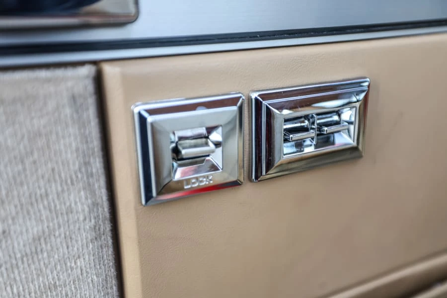 1987 Chevrolet Silverado - Image 29 of 31