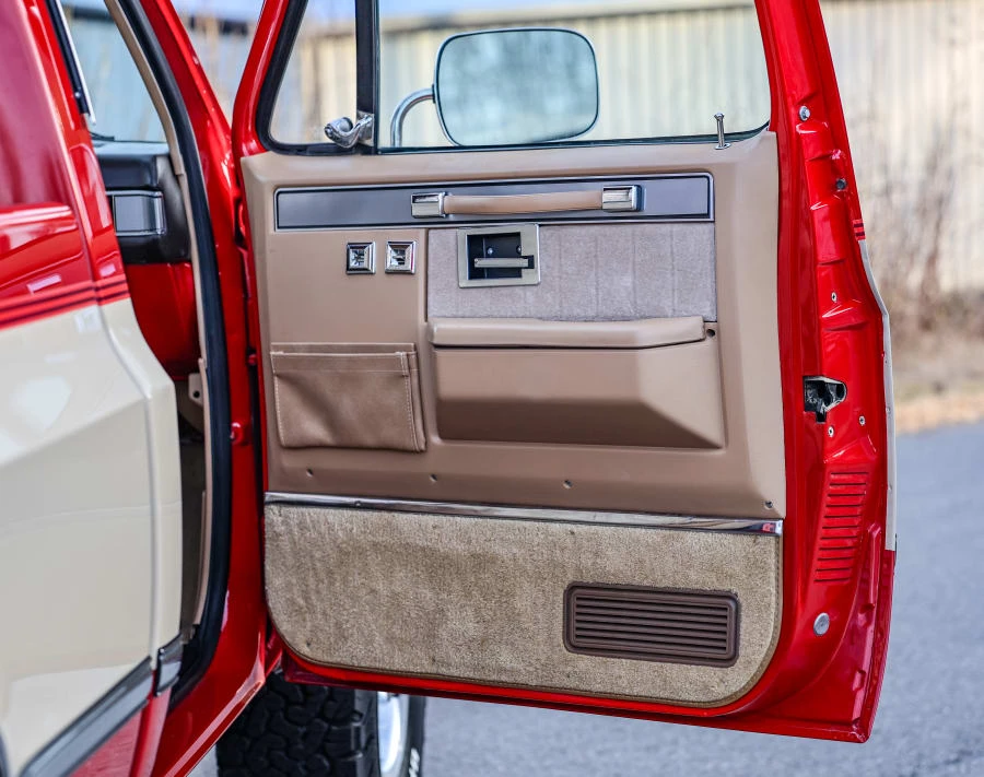 1987 Chevrolet Silverado - Image 25 of 31