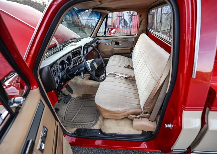 1987 Chevrolet Silverado - Image 22 of 31