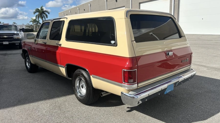 1987 Chevrolet Suburban 7th Gen - Image 2 of 7