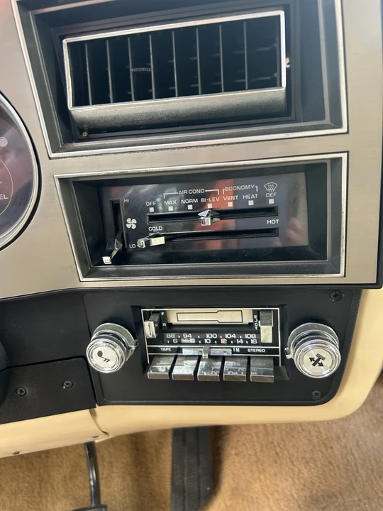 1987 Chevrolet Suburban 7th Gen - Image 6 of 7