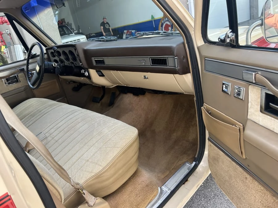 1987 Chevrolet Suburban 7th Gen - Image 5 of 7