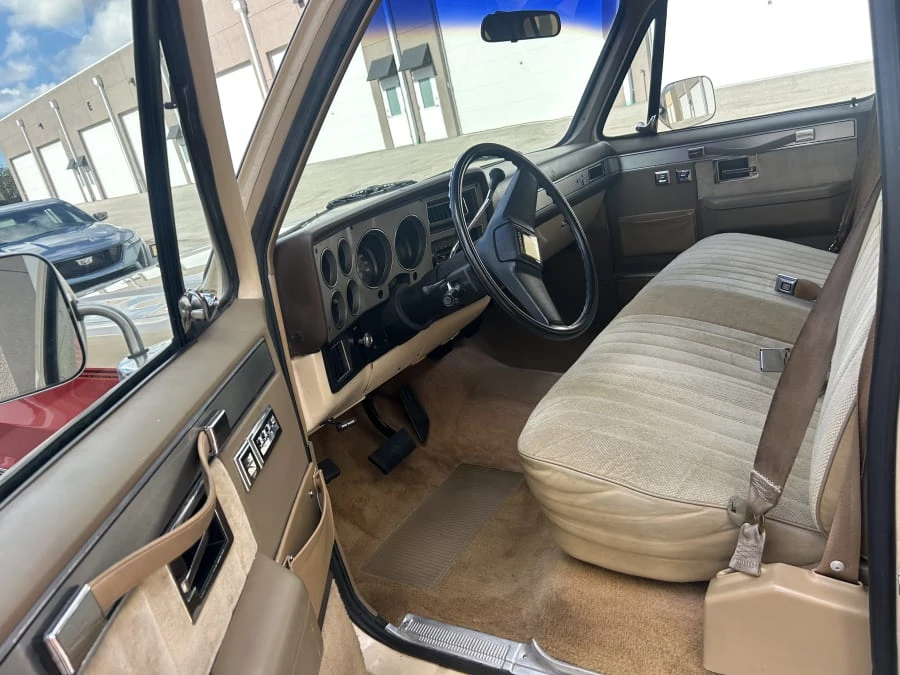 1987 Chevrolet Suburban 7th Gen - Image 4 of 7