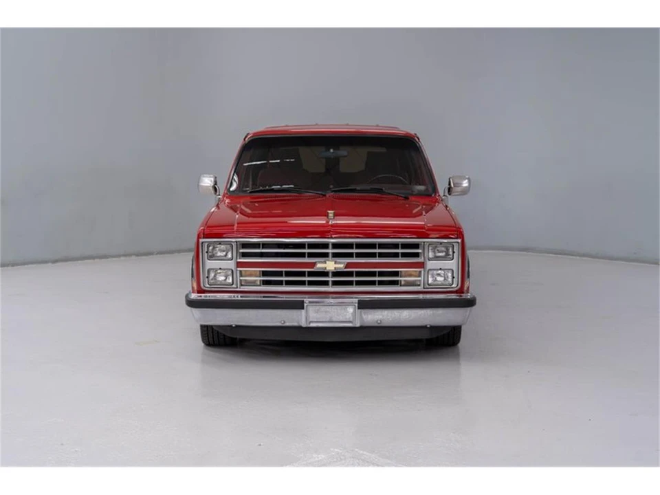 1987 Chevrolet Suburban 7th Gen - Image 4 of 31