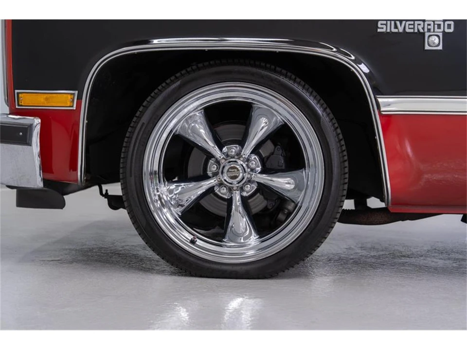 1987 Chevrolet Suburban 7th Gen - Image 28 of 31