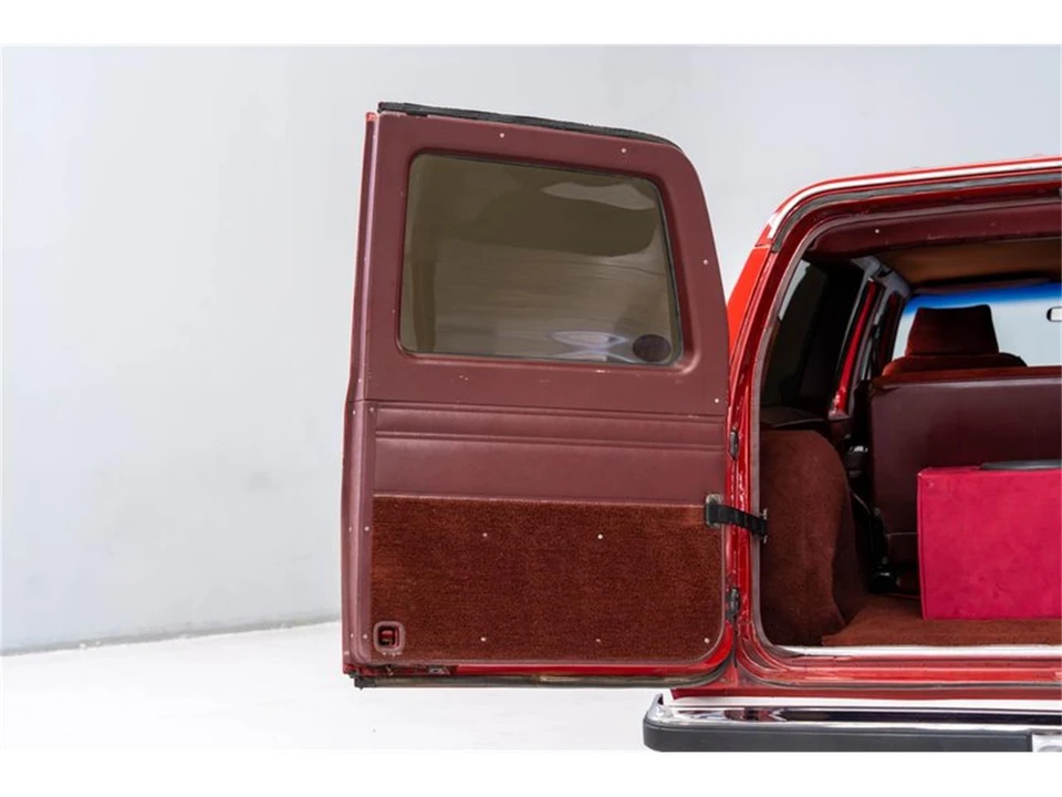 1987 Chevrolet Suburban 7th Gen - Image 25 of 31