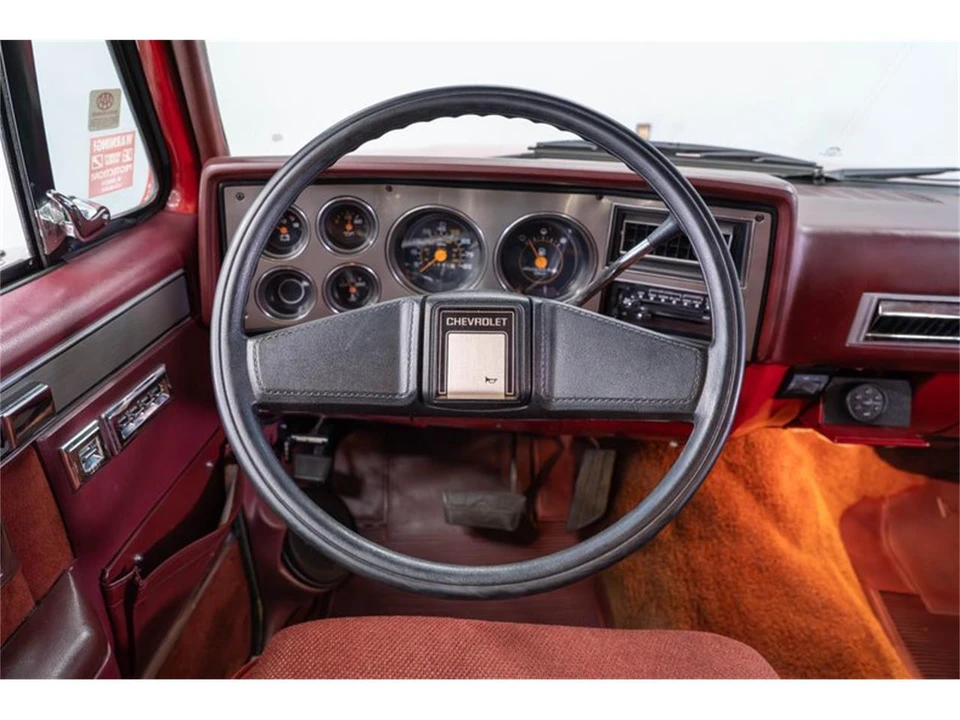 1987 Chevrolet Suburban 7th Gen - Image 13 of 31