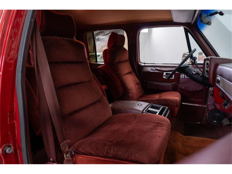 1987 Chevrolet Suburban 7th Gen - Image 22 of 31