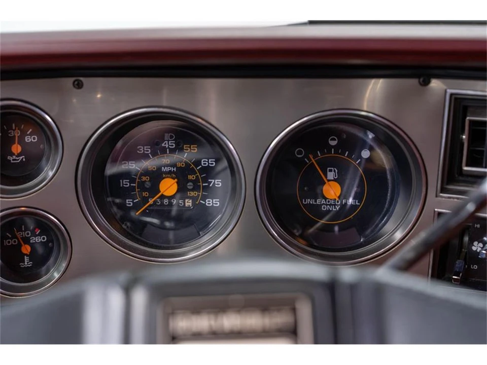 1987 Chevrolet Suburban 7th Gen - Image 16 of 31