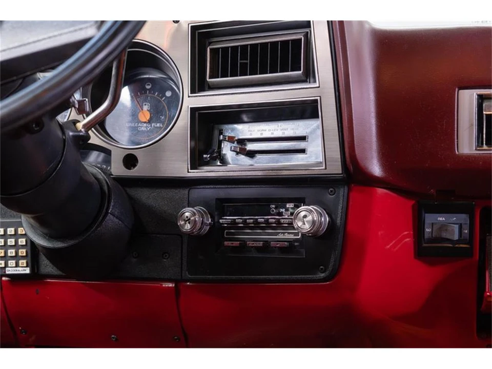 1987 Chevrolet Suburban 7th Gen - Image 20 of 31