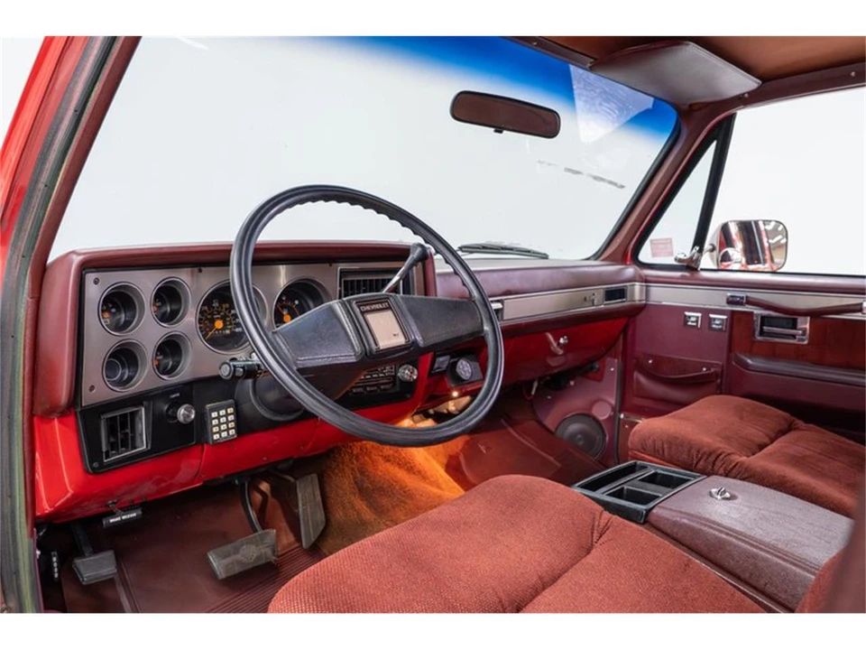1987 Chevrolet Suburban 7th Gen - Image 14 of 31