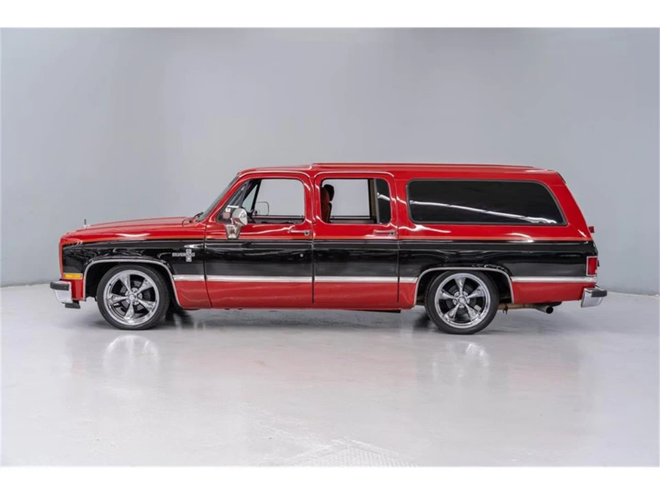1987 Chevrolet Suburban 7th Gen - Image 2 of 31