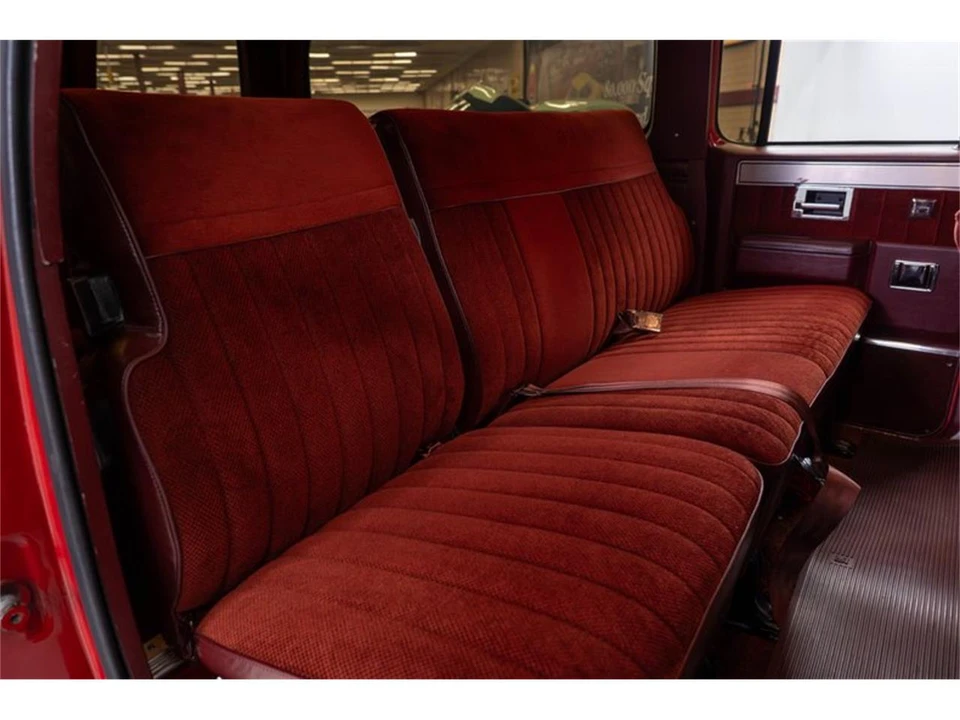 1987 Chevrolet Suburban 7th Gen - Image 24 of 31