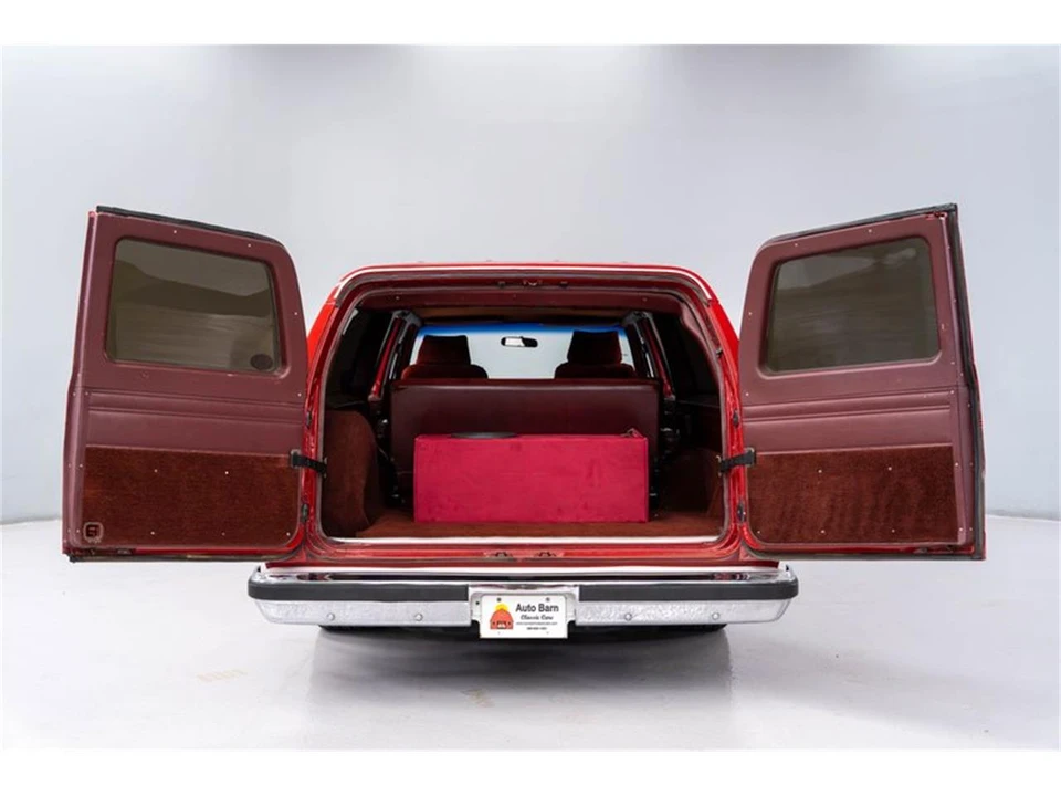 1987 Chevrolet Suburban 7th Gen - Image 26 of 31