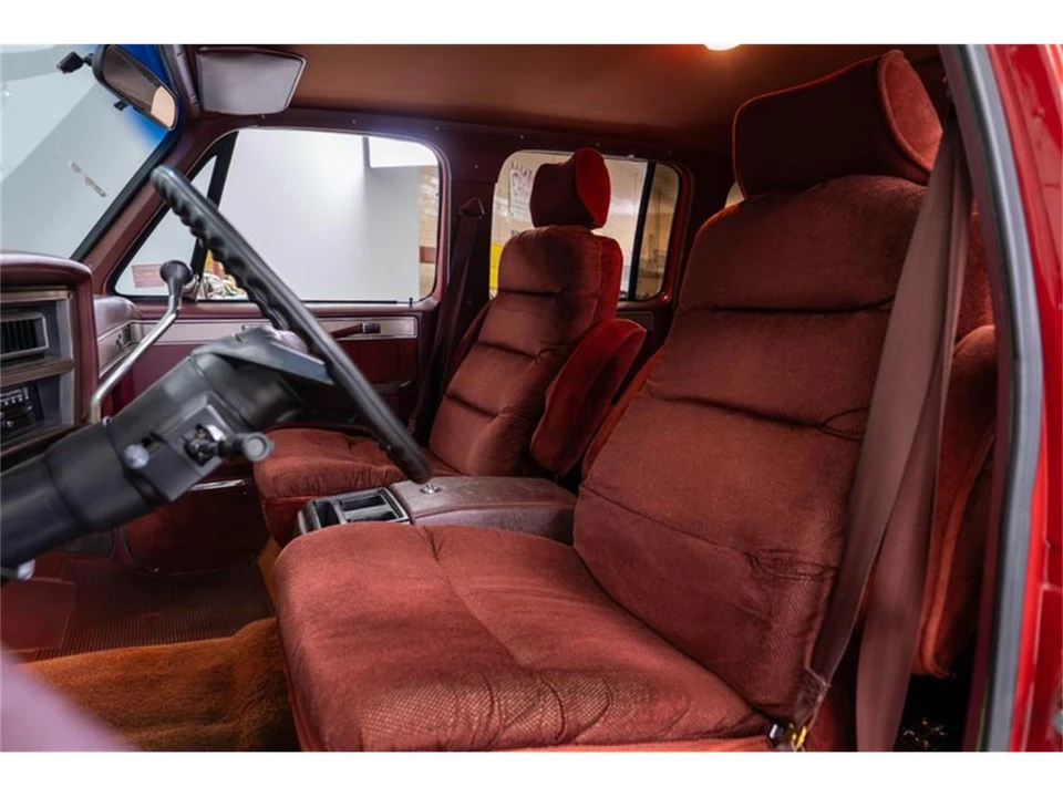 1987 Chevrolet Suburban 7th Gen - Image 21 of 31