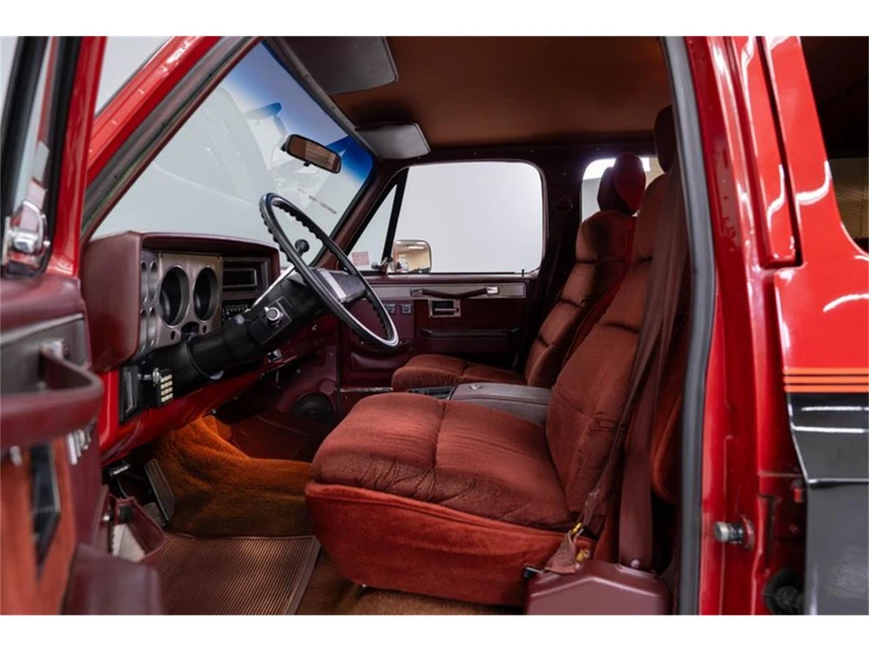 1987 Chevrolet Suburban 7th Gen - Image 15 of 31
