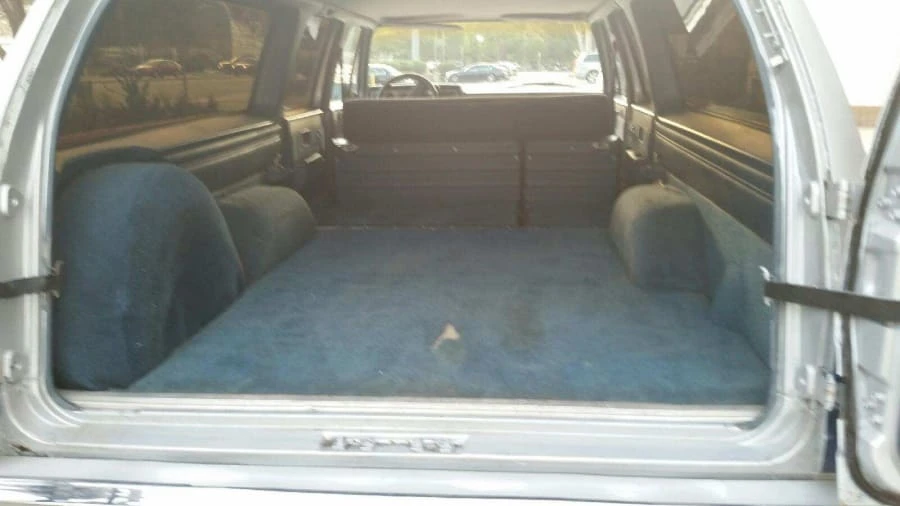 1987 Chevrolet Suburban 7th Gen - Image 4 of 5